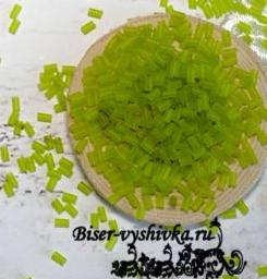 Стеклярус TOHO (Bugle TOHO) #004F прозрачный зеленый лайм матовый (Transparent Frosted Lime Green). Вес: 5 гр.