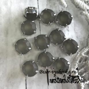 Шатоны Preciosa Optima ss39 (8 мм) матированные в цапах. Цвет: Black Diamond DF Matt. Цвет цап: серебро. 1 шт