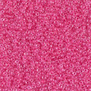 Miyuki, круглый 15/0 (RR-0208). Прозрачная гвоздика с розовой линией (Carnation Pink Lined Crystal).