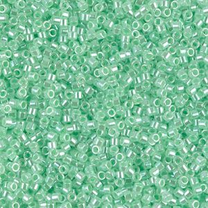 MIYUKI Delica 11/0 DB-0237. Цвет: светло-зеленый хрустальный с блеском (Lined Crystal Lt.Green Luster)
