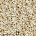 Стеклярус TOHO (Bugle TOHO) #123 непрозрачный св. бежевый глянцевый (Opaque-Lustered Lt Beige). Вес: 5 гр. от интернет-магазина biser-vyshivka.ru  Стеклярус TOHO (Bugle TOHO) #123 непрозрачный св. бежевый глянцевый (Opaque-Lustered Lt Beige). Вес: 5 гр.